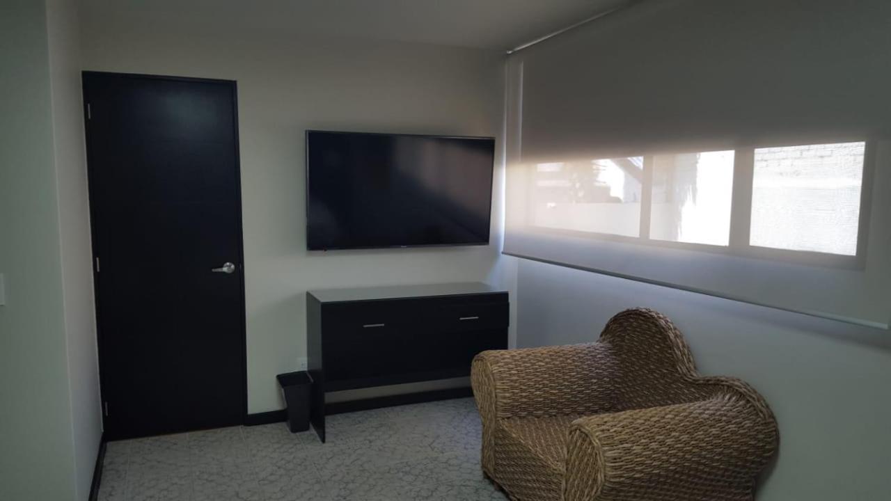 Marev Hotel Ирапуато Екстериор снимка