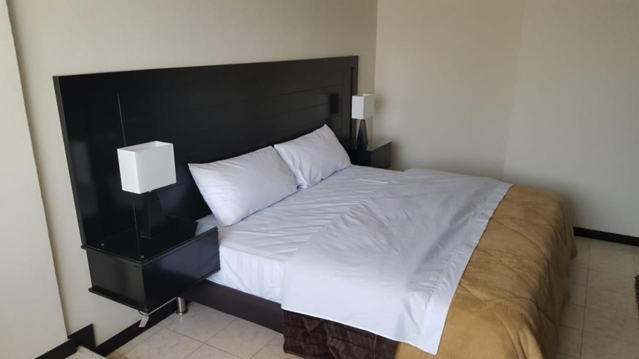 Marev Hotel Ирапуато Екстериор снимка